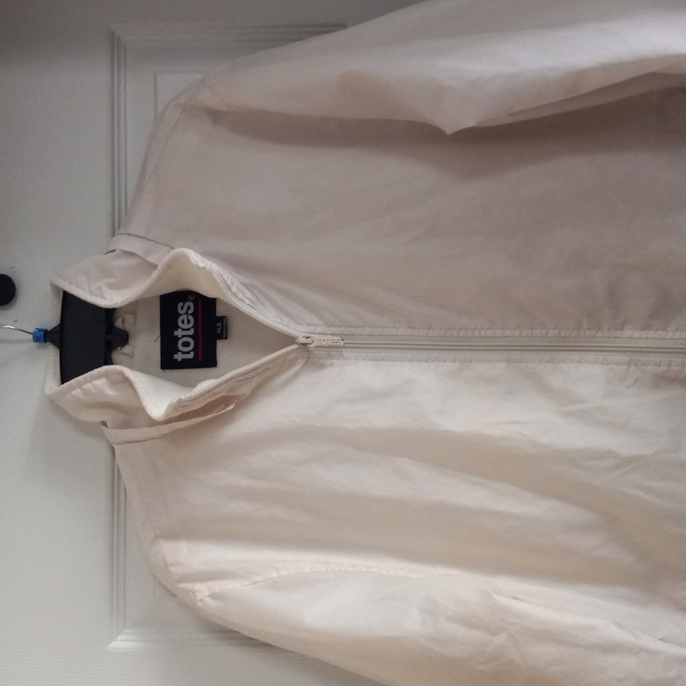 Women tote light jacket.